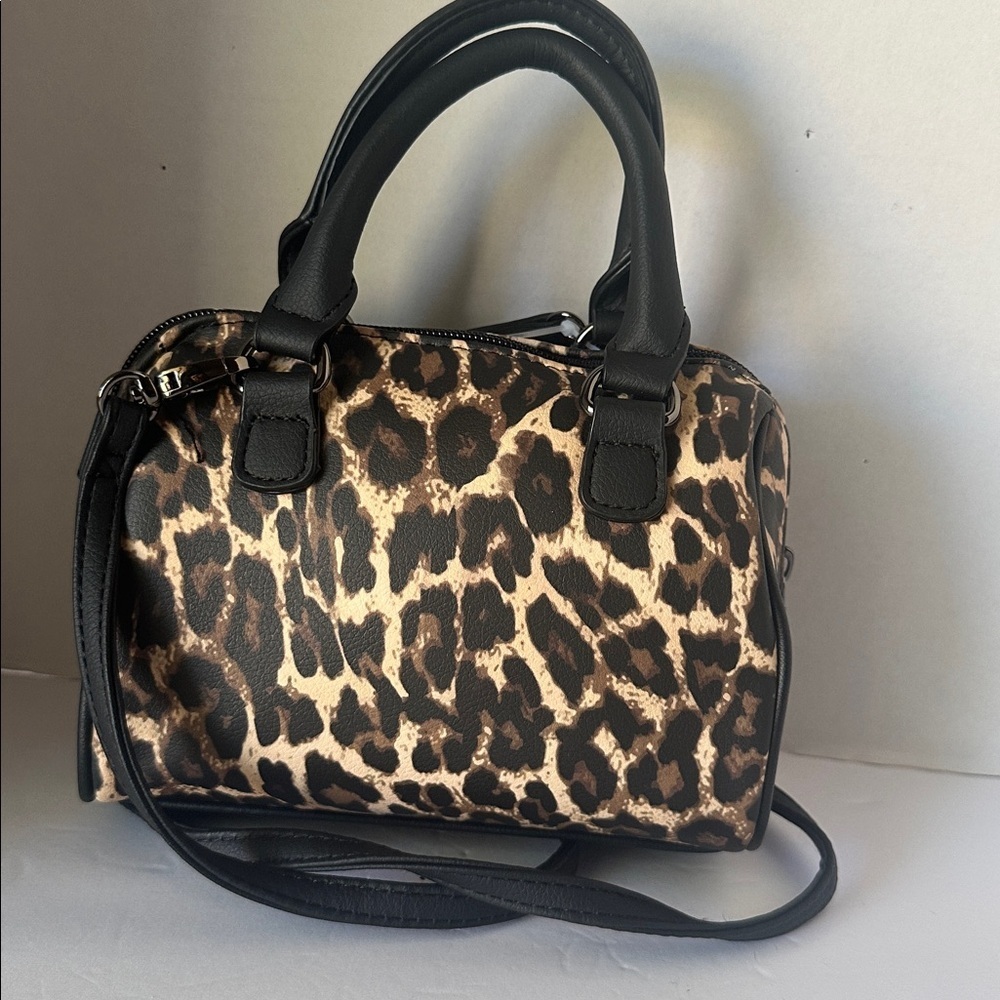 NWTRare Luv Betsey Johnson Leopard Print Mini Barrel Bag CrossbodySatchelCheetah - Picture 2 of 16